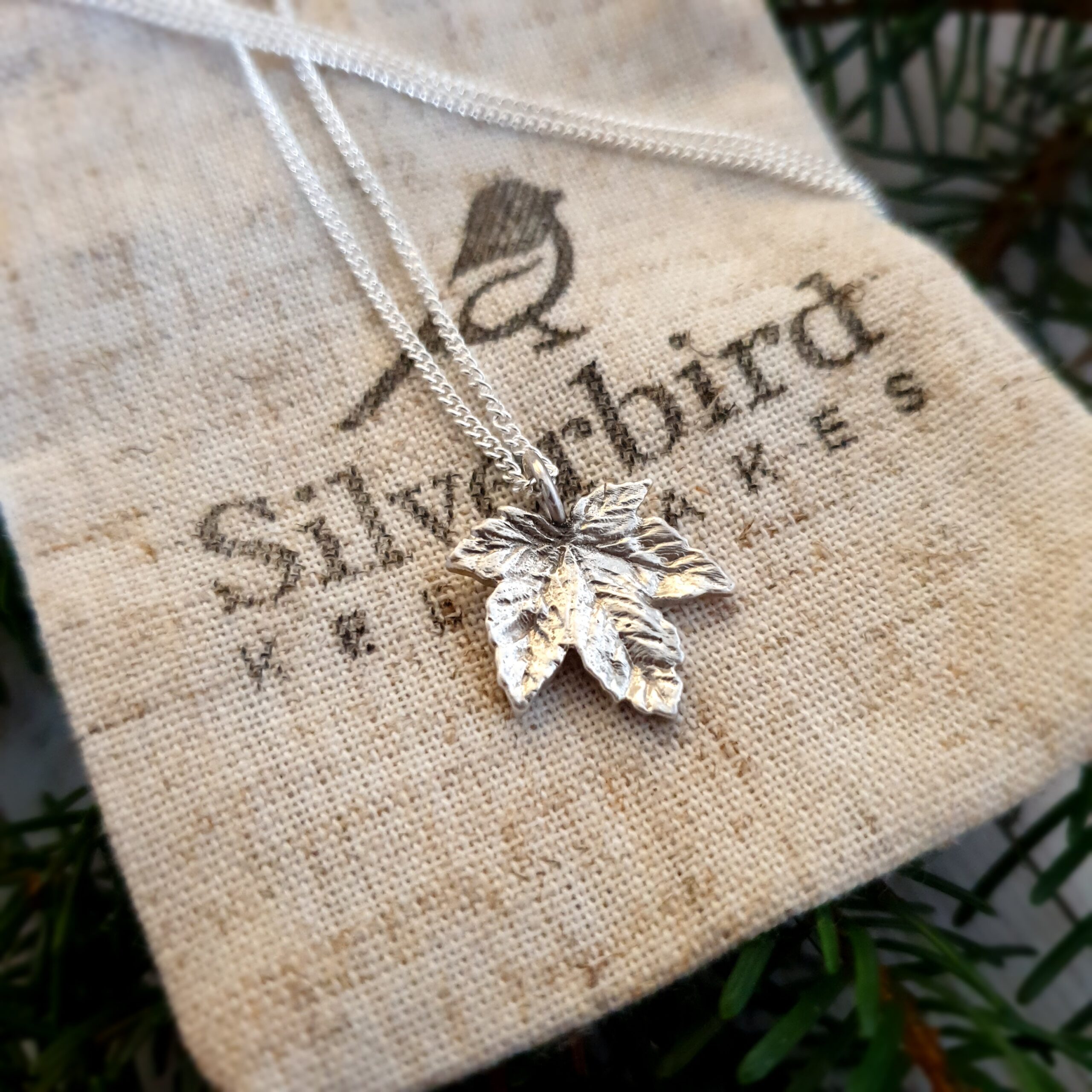 medium maple leaf